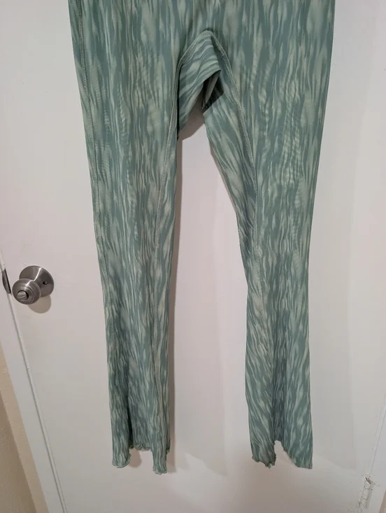 House of CB Erin Mesh Flared Trousers in Ivy Print - Picture 6 of 16